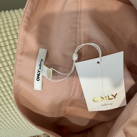 Pink skirt - Picture 2 of 2